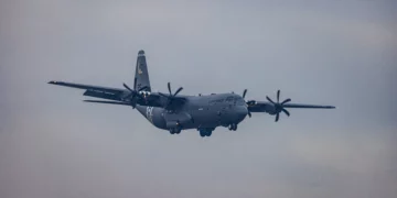 Un avión de transporte militar estadounidense aterriza en Moscú