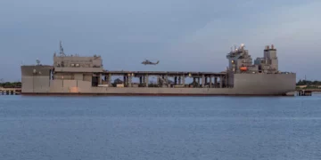 La Marina de EE. UU. acepta nueva base expedicionaria de 90.000 toneladas