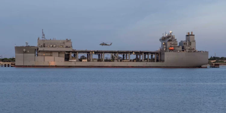 La Marina de EE. UU. acepta nueva base expedicionaria de 90.000 toneladas