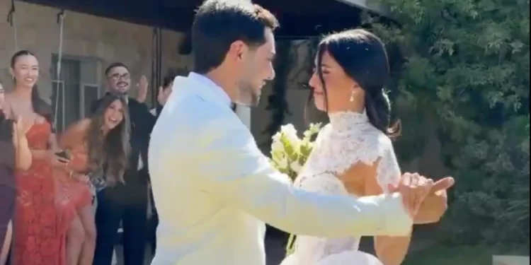 Exrehén y su novia se casaron en una ceremonia llena de simbolismo