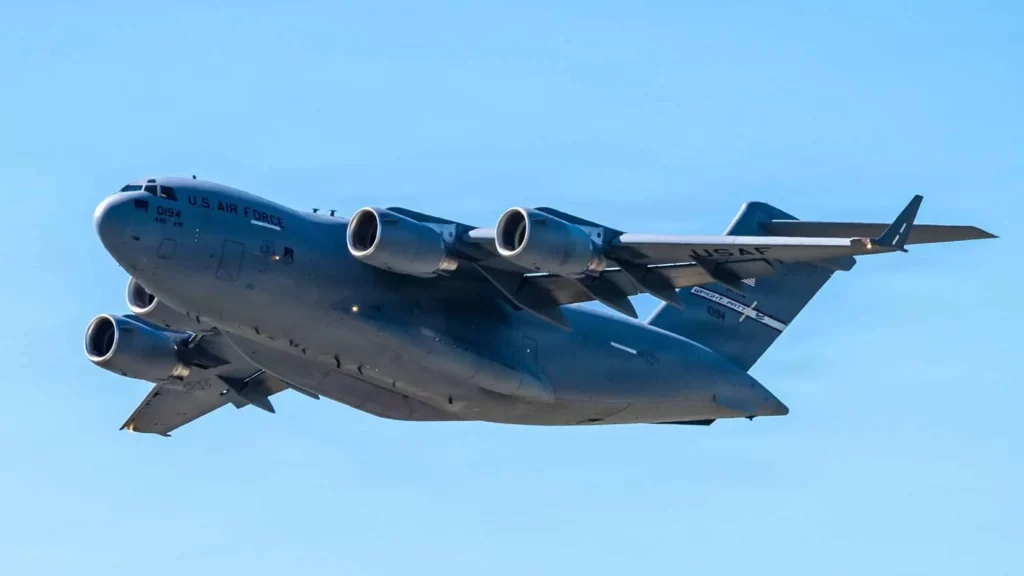 Un C-17 de EE. UU. vuelve a volar tras una reparación inédita