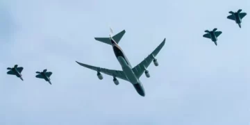 C-17 de EE. UU. da la vuelta tras amenaza de misil ruso