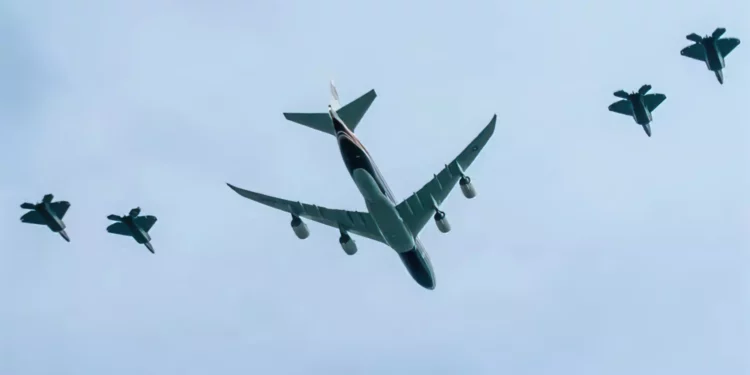 C-17 de EE. UU. da la vuelta tras amenaza de misil ruso