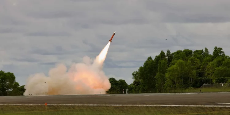 La USAF busca un misil antiaéreo supersónico de menos de $500 000