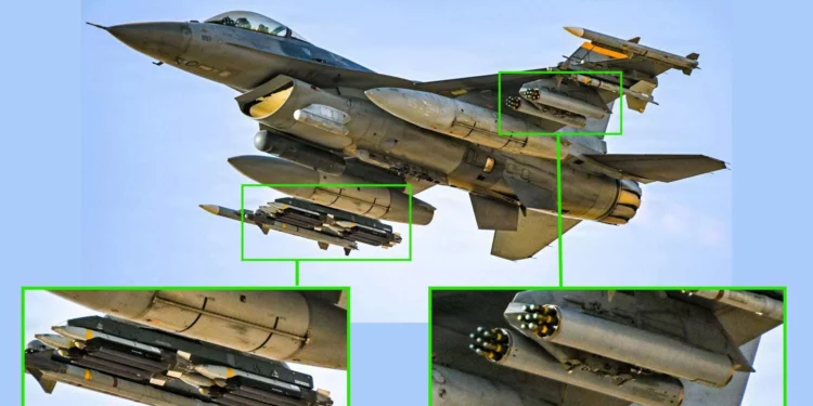 Cazas F-16 de EE. UU. configurados para atacar defensas antiaéreas