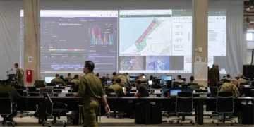 Israel evalúa expulsar a funcionarios británicos del centro de operaciones de Gaza