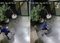 Un asaltante enmascarado fue captado por las cámaras de vigilancia lanzando un ladrillo contra las puertas de cristal de las oficinas del Canal 12 en Tel Aviv, en la madrugada del 28 de julio de 2026. (Canal 12 vía X)