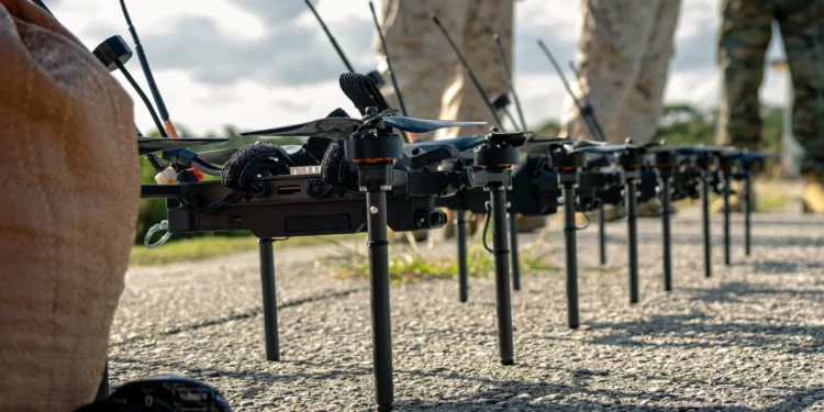 Marines estadounidenses practican ataques simultáneos con drones FPV