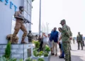 Uganda inaugura estatua de Yoni Netanyahu 50 años tras la misión en Entebbe