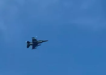 F-16 intercepta aeronaves sobre área restringida cerca de Trump