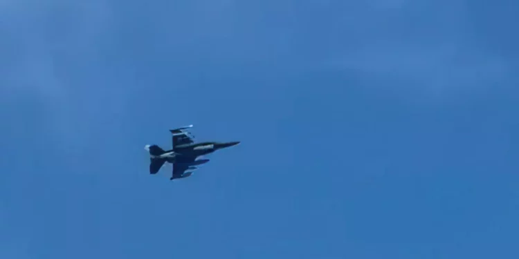 F-16 intercepta aeronaves sobre área restringida cerca de Trump