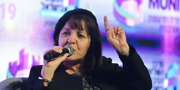 La entonces alcaldesa de Beit Shemesh, Aliza Bloch, en una conferencia en Tel Aviv el 27 de febrero de 2019. (Flash90)