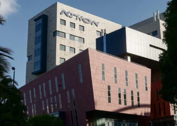 Centro Médico Assuta en el barrio Ramat HaHayal de Tel Aviv, 20 de mayo de 2023. (Avshalom Sassoni/Flash90)