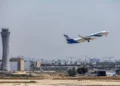 Un avión de El Al despega del aeropuerto Ben Gurion, en las afueras de Tel Aviv, el 4 de agosto de 2026. (Yossi Aloni/Flash90)