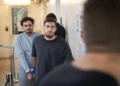 En una fotografía publicada el 21 de agosto de 2026, el sospechoso del asesinato de un niño de 7 años en Beit Shemesh llega a la audiencia de detención preventiva en el Tribunal de Magistrados de Jerusalén el 18 de agosto de 2026. (Chaim Goldberg/Flash90)
