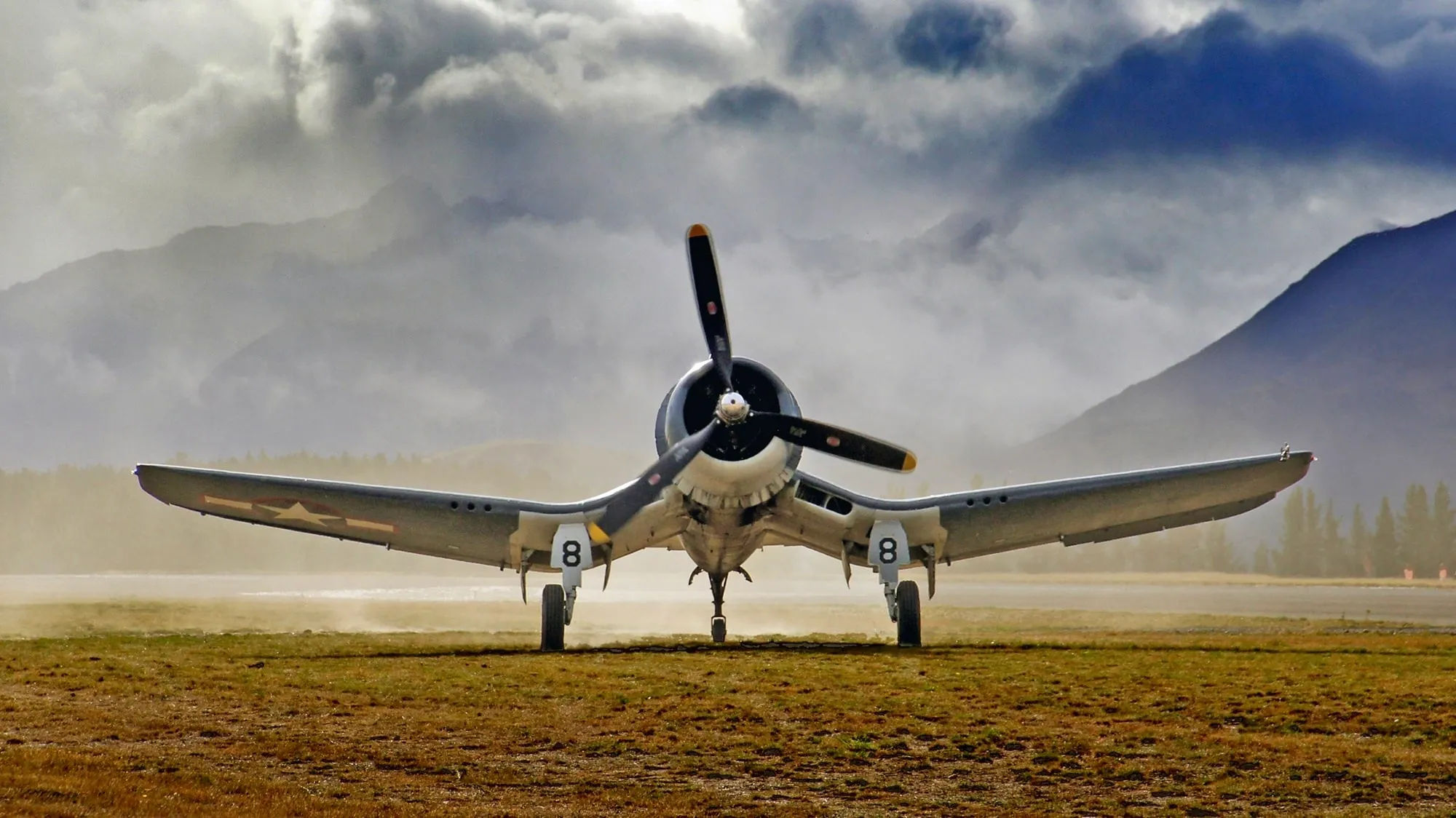 El ala curva del F4U Corsair nació para dar espacio a una gran hélice