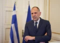 El ministro de Asuntos Exteriores griego, George Gerapetritis, habla durante una entrevista con Reuters, en el Ministerio de Asuntos Exteriores en Atenas, Grecia, el 18 de junio de 2024. (Crédito de la foto: Reuters)