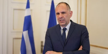 El ministro de Asuntos Exteriores griego, George Gerapetritis, habla durante una entrevista con Reuters, en el Ministerio de Asuntos Exteriores en Atenas, Grecia, el 18 de junio de 2024. (Crédito de la foto: Reuters)