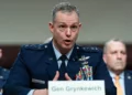 El general Alexus G. Grynkewich, comandante del Mando Europeo de Estados Unidos y Comandante Supremo Aliado en Europa, testifica ante el Comité de Servicios Armados del Senado de EE. UU. en el Capitolio, en Washington, el 12 de marzo de 2026. (Foto AP/Jose Luis Magana)