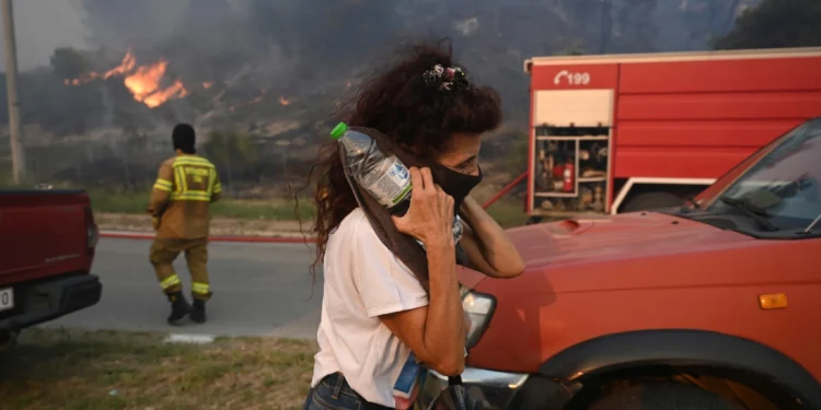 Detienen en Grecia a un israelí por provocar un incendio forestal