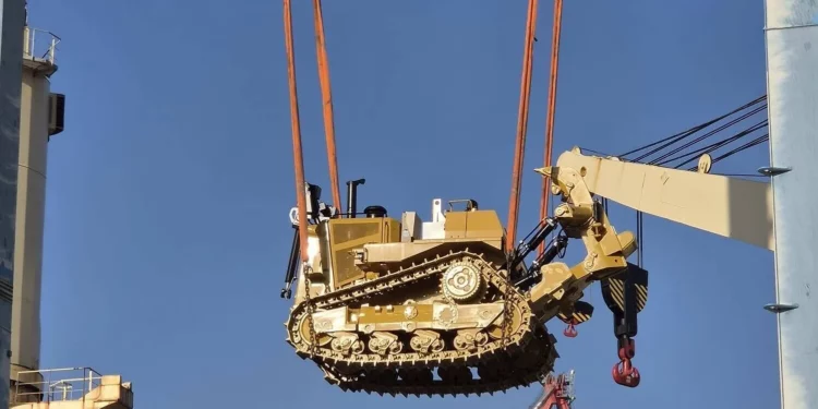 Israel recibe cargamento con miles de toneladas de equipo militar
