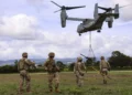 EE. UU. traslada un obús M119 con un MV-22B Osprey en Hawái