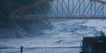 Nuevas alertas de inundaciones mientras Nepal busca a miles de desaparecidos