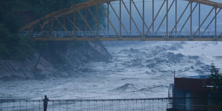 Nuevas alertas de inundaciones mientras Nepal busca a miles de desaparecidos