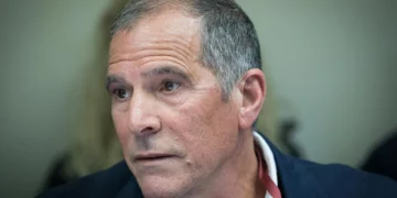 Jefe sindical del aeropuerto no apelará su expulsión del Likud