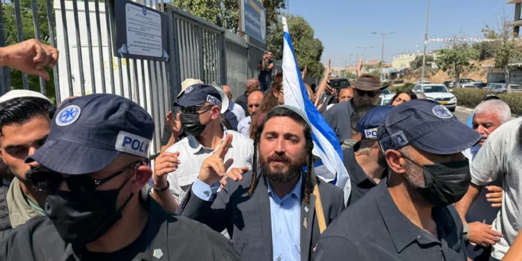 Saar critica a Sukkot por destruir monumento dedicado a terroristas