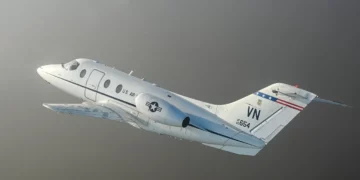 Beechcraft T-1A Jayhawk, n.º de serie 93-0654 (MSN TT-111), fotografiado en vuelo sobre las salinas de Great Plains, en Oklahoma, el 23 de julio de 2026. (Crédito de la imagen: Greg L. Davis)
