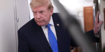 Trump anuncia negociaciones con Irán para reabrir el estrecho de Ormuz
