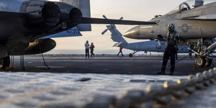 Familias del USS Abraham Lincoln alertan por deterioro de salud mental