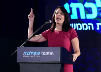 “Podría causar daño”: otra diputada abandona a Benny Gantz