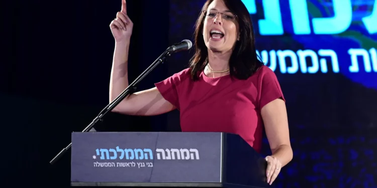 “Podría causar daño”: otra diputada abandona a Benny Gantz