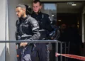 Agentes policiales en el lugar donde un conocido abogado fue asesinado en lo que parece ser un crimen selectivo en la oficina de Rishon Lezion, el 4 de agosto de 2026. (Avshalom Sassoni/FLASH90)