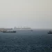 Se observan buques cisterna y de carga en el Golfo de Omán, a lo largo de las rutas marítimas que conectan el estrecho de Ormuz con el mar Arábigo, el 16 de junio de 2026. (AP)