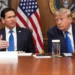 El secretario de Estado de Estados Unidos, Marco Rubio, habla mientras el presidente estadounidense Donald Trump escucha durante una reunión de gabinete, el 31 de julio de 2026, en Camp David, la residencia presidencial, cerca de Thurmont, Maryland. (Foto AP/Jacquelyn Martin)