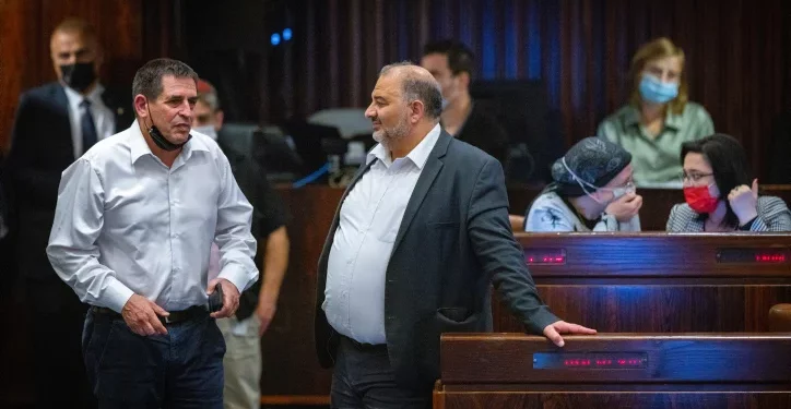 Yoav Segalovitz (left), at the time deputy public security minister, and Ra'am leader Mansour Abbas during a plenum session in the Knéset on December 6, 2021. (Olivier Fitoussi/FLASH90)