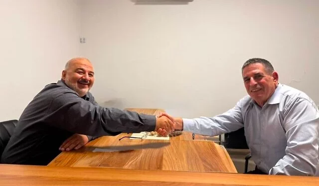Abbas y Segalovitz siguen hablando para ir juntos en la lista de Ra'am