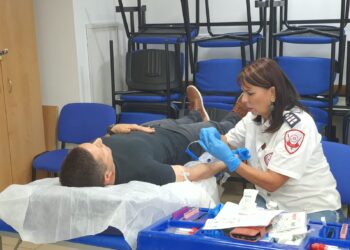 Ciudadanos israelíes donan sangre tras la mortal estampida en el monte Merón, el 30 de abril de 2021. (Magen David Adom)