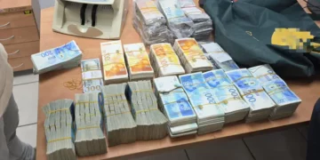 Hallan 1,4 millones de NIS en un vehículo que entraba en Jerusalén