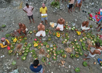 Familias en Nepal hacen funerales simbólicos por desaparecidos