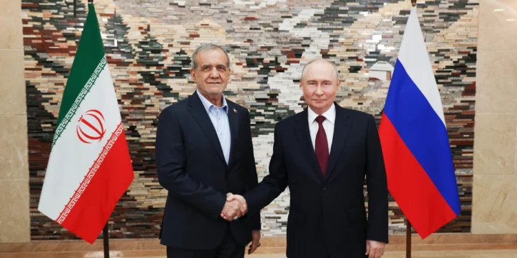 Pezeshkian y Putin se reúnen durante la cumbre de la OCS