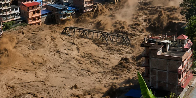 Unos 30 judíos siguen desaparecidos tras las inundaciones en Nepal