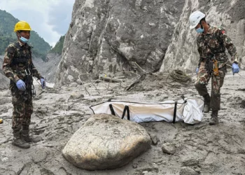 Cifra de muertos por inundaciones supera los 1.000 en Nepal