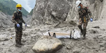Cifra de muertos por inundaciones supera los 1.000 en Nepal