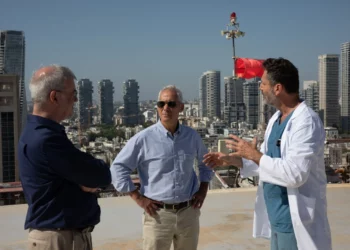 Rahm Emanuel dona $550 000 para formar a personal sanitario palestino en Israel
