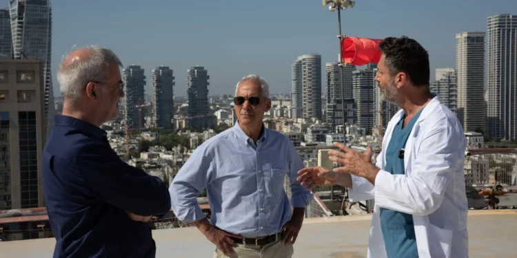 Rahm Emanuel dona $550 000 para formar a personal sanitario palestino en Israel