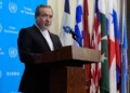 El ministro de Relaciones Exteriores de Irán, Abbas Araghchi, habla con la prensa durante la 81.ª Asamblea General de la ONU en Nueva York el 25 de septiembre de 2026.